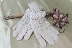 デザイン手袋 ≪ Awayuki ≫<br />
メリノウールという上質のウール素材を使用した、淡雪のように柔らかな手袋。